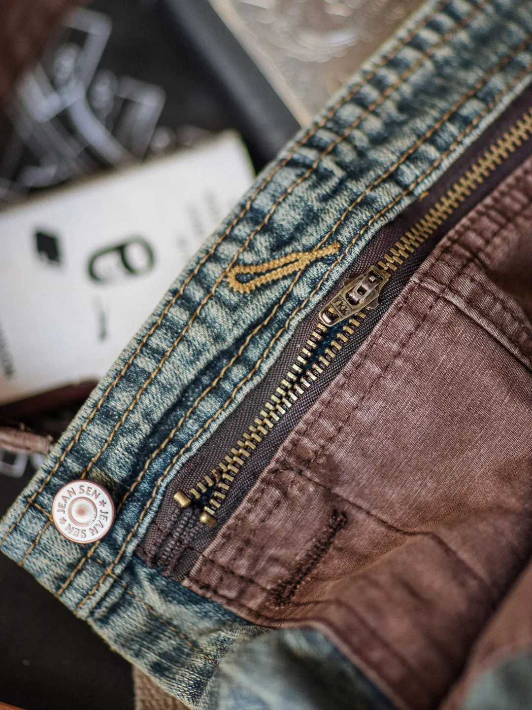 DISTRESSED DENIM OVERALLS CONTRAST-POCKET DUNGAREES