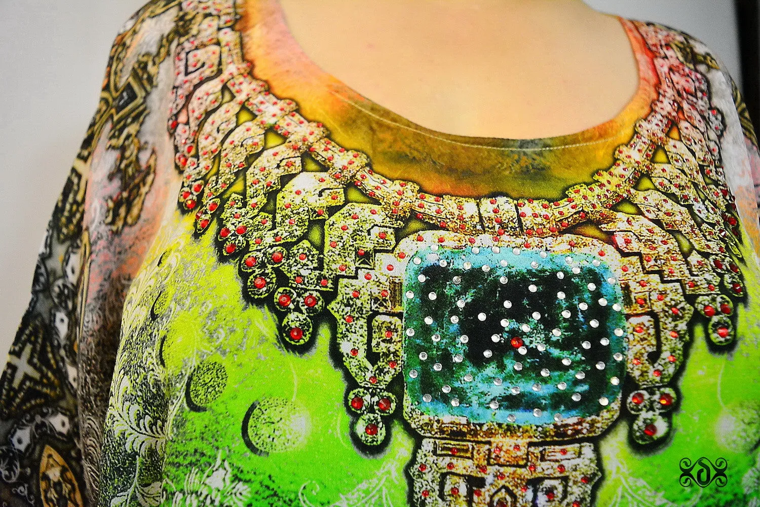 INDICA MAGNIFICA Decorative Paisleys Pure Silk Crepe Short Devarshy Kaftan - 1055A