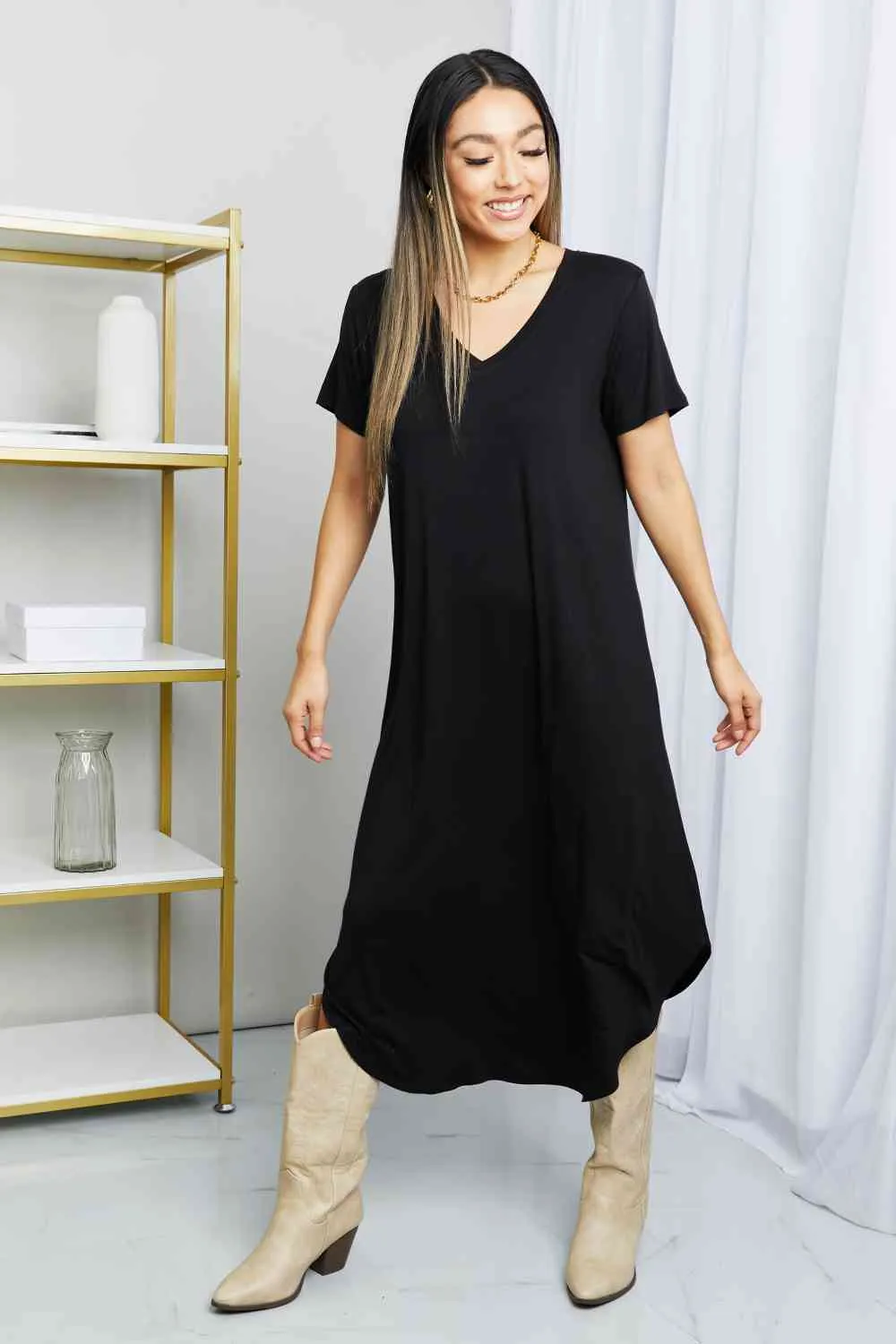 V-Neck Short Sleeve Curved Hem Dress in Black